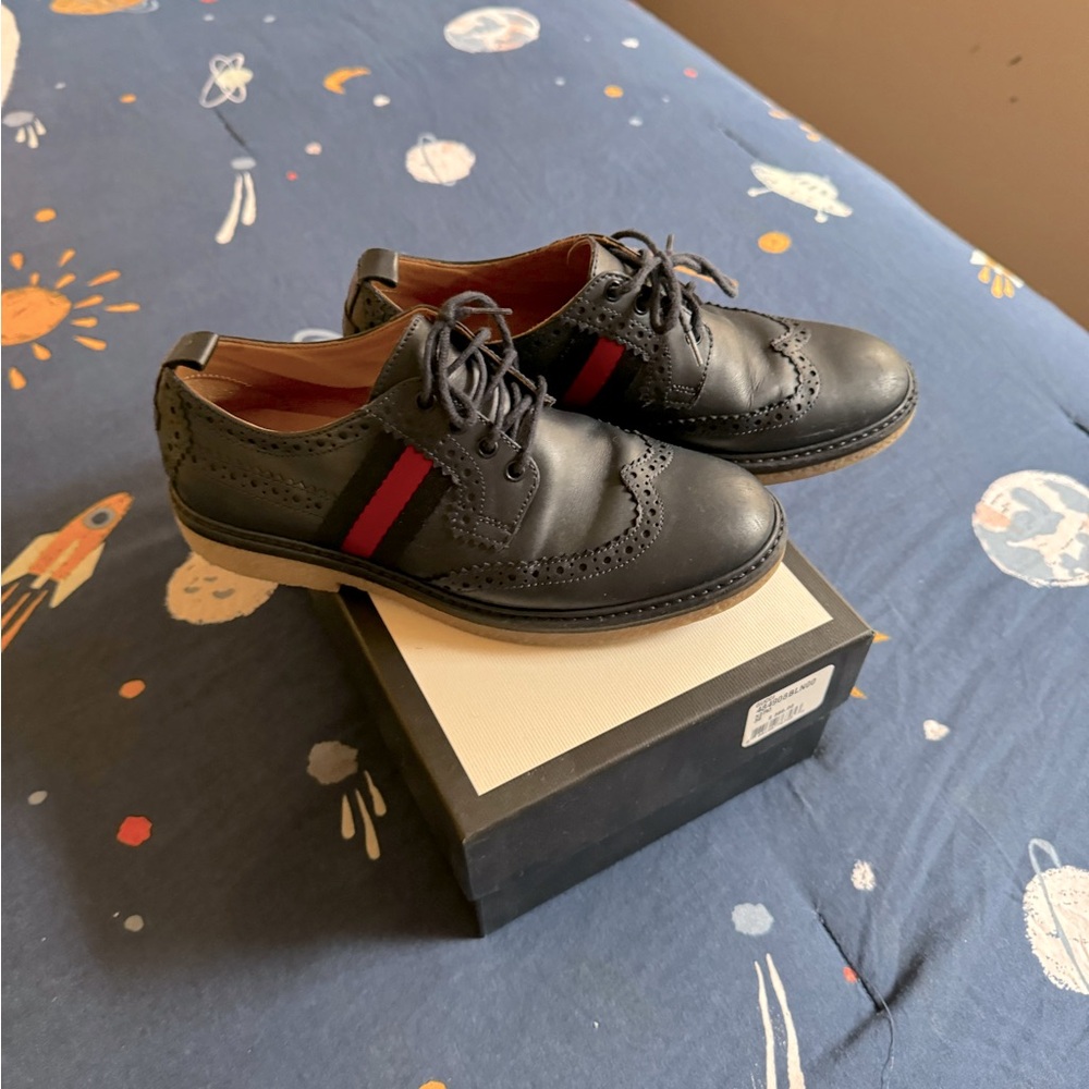 Boys Gucci shoes in good condition just to small boys size 33